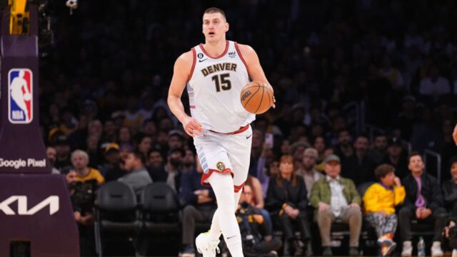 约基奇轰30分三双创六大记录：打破张伯伦56年纪录！荣获西决MVP杀入总决赛