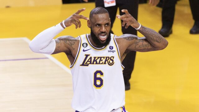 湖人惨遭掘金4-0横扫！赛后“詹姆斯、签下欧文、交易浓眉”等冲上推特热搜榜前10