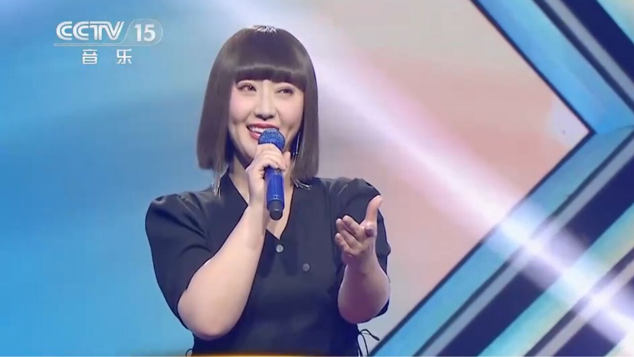 草原金曲《念故乡》,格格深情演唱,醉人心扉