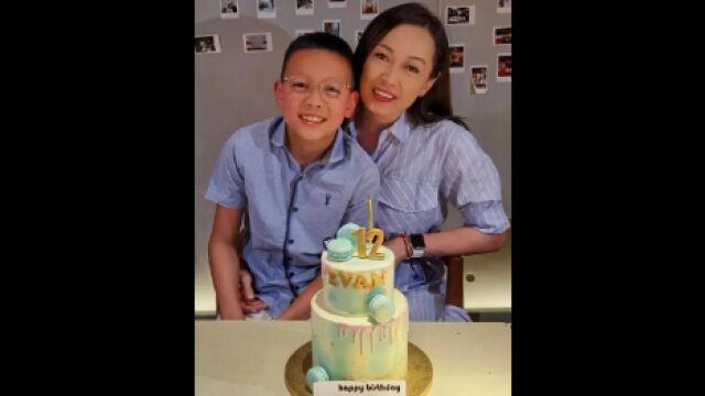 姚莹莹晒和儿子开心合影庆祝儿子12岁生日 带儿子回娘家见亲人