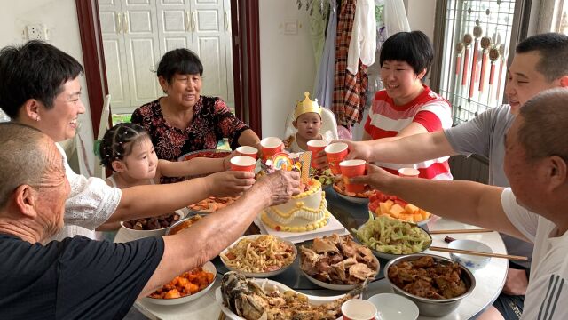 外甥女过生日,家人纷纷送上祝福,祝宝贝生日快乐,健康茁壮成长