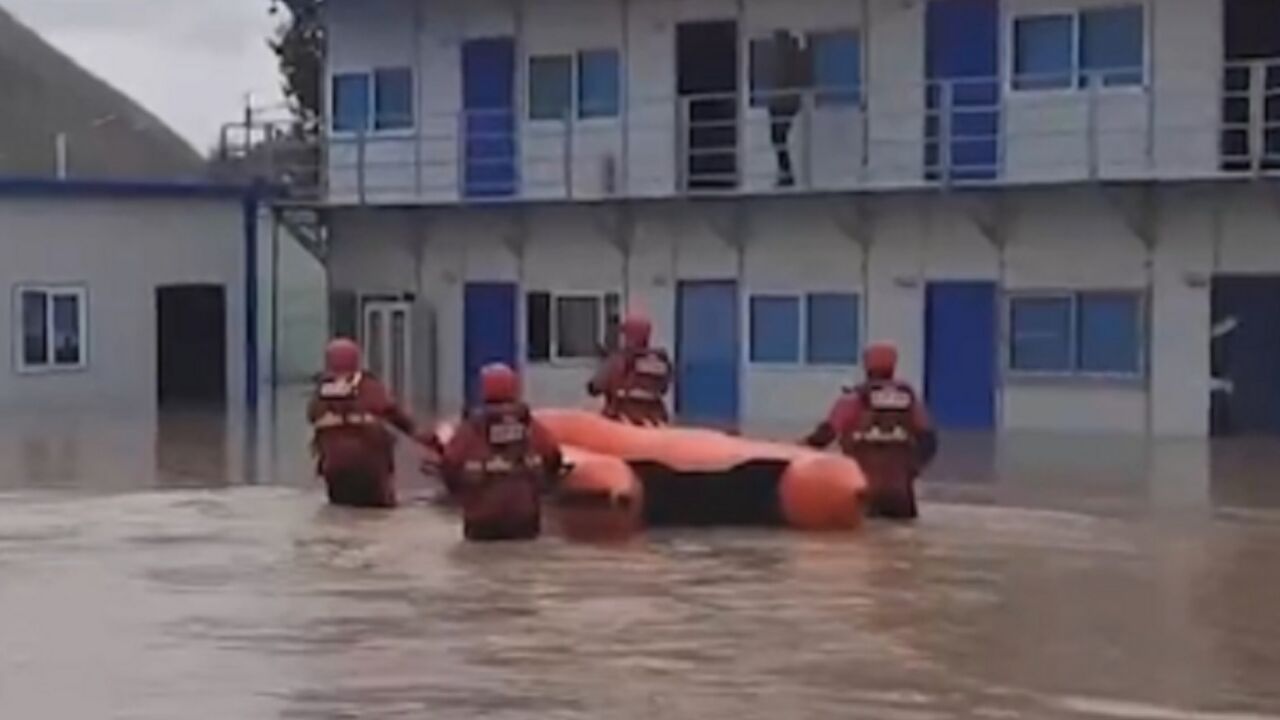 西藏拉萨降雨致工地被淹19人受困,均被及时转移