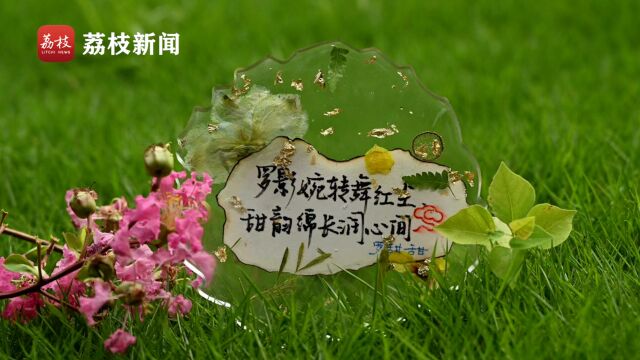 扬州大学文学院50余名师生为140名新生撰写“姓名诗