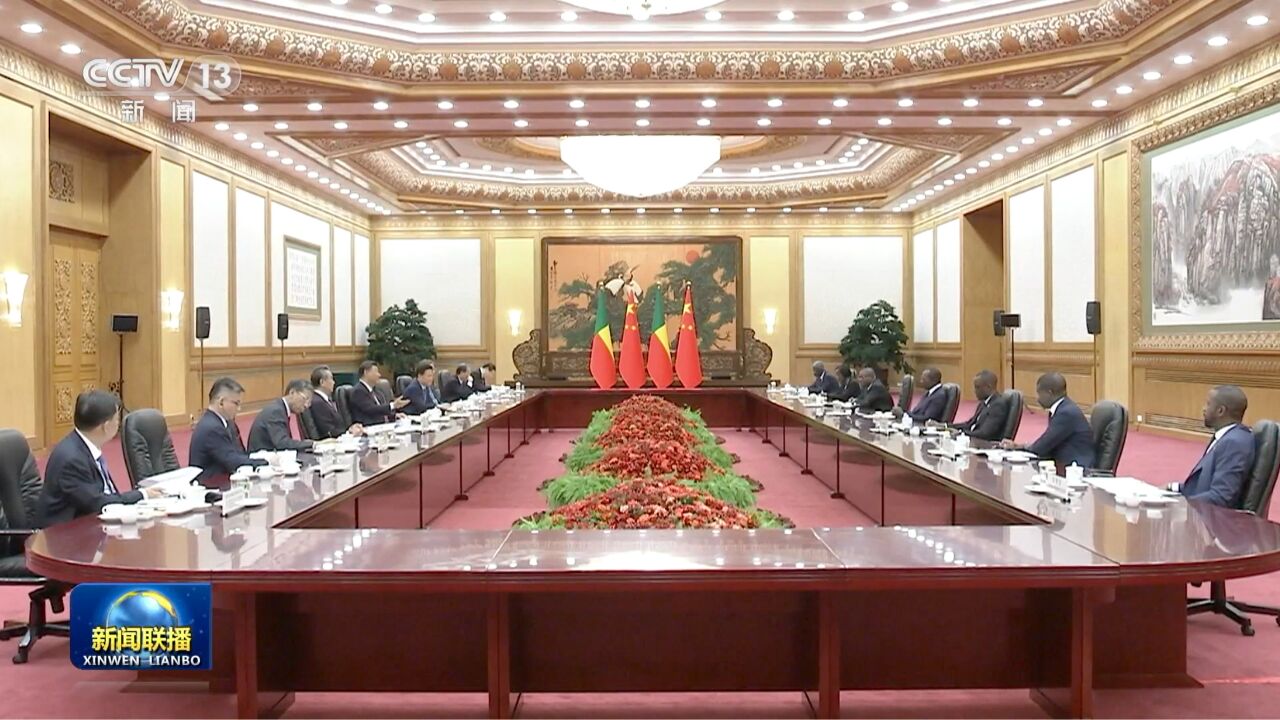 习近平同贝宁总统塔隆会谈