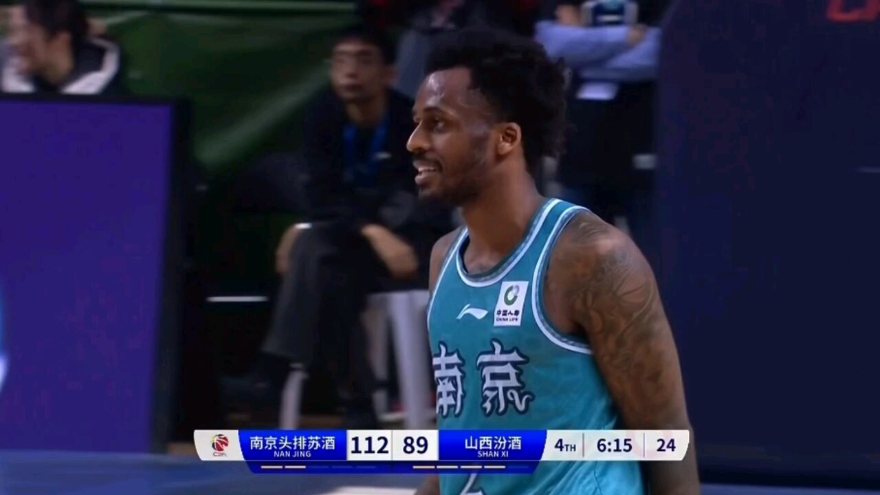 NBA的实力?布莱克尼狂轰滥炸砍下本场50分 激动挂筐被吹技犯