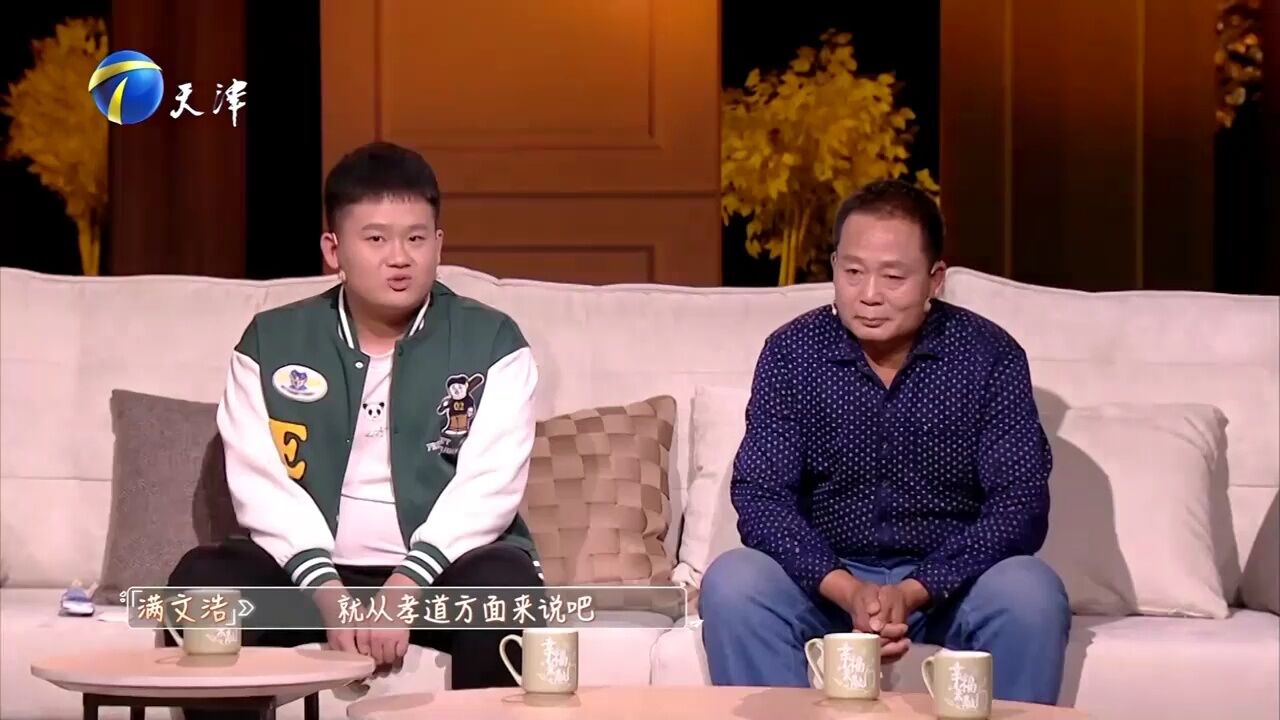 母亲去世天人永隔,儿子装作很坚强,却在深夜躲起来哭泣