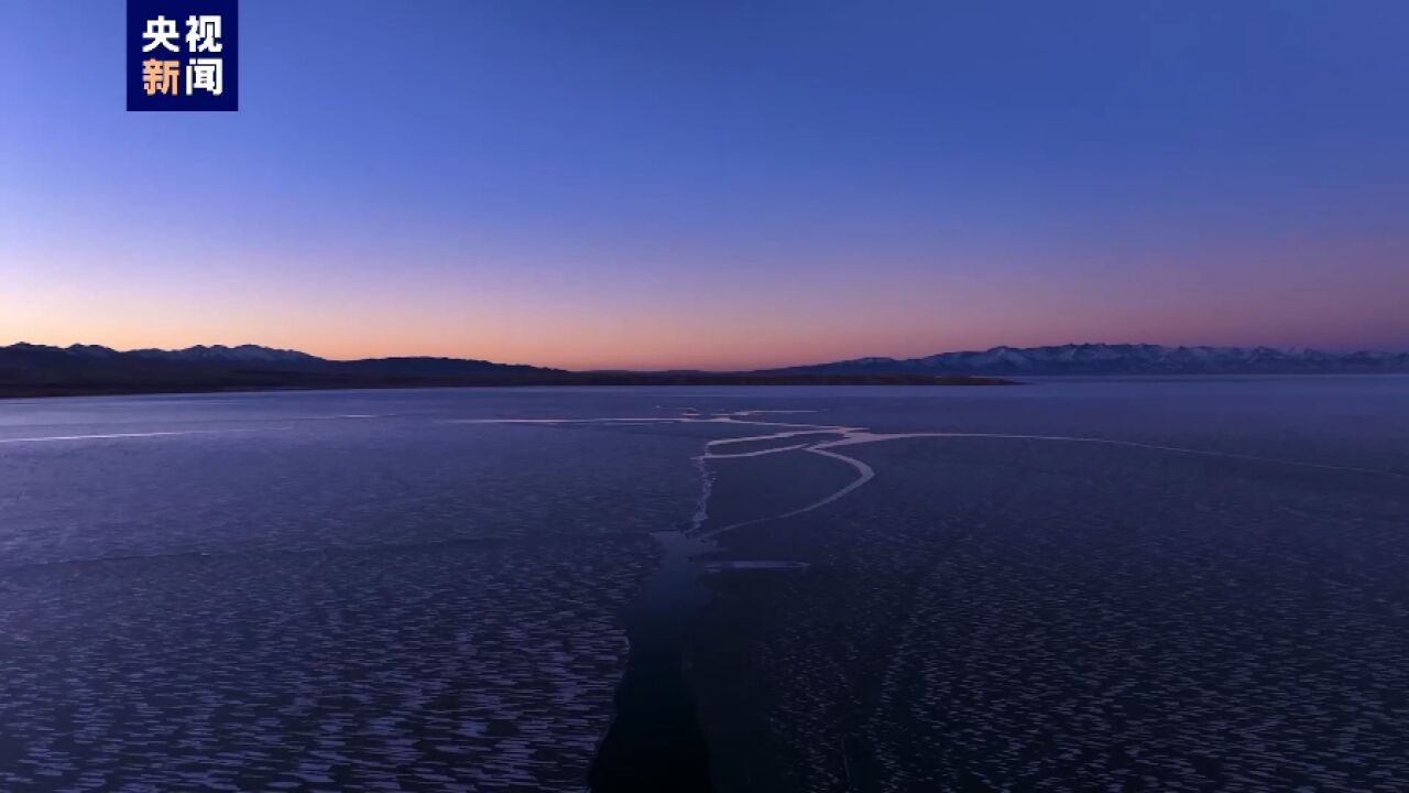 天光水色两相合!独属于青海湖的春意盎然