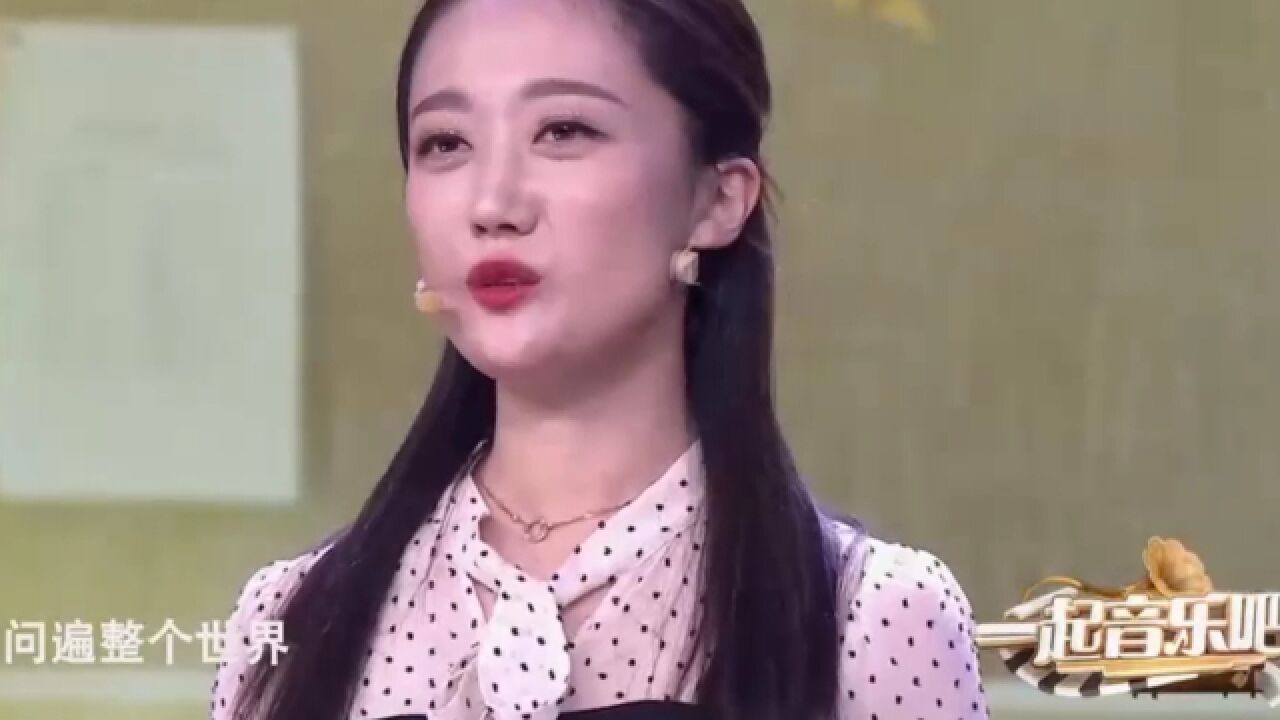 帅哥美女演唱《平凡之路》,坚毅的歌声,散发蓬勃的生命力