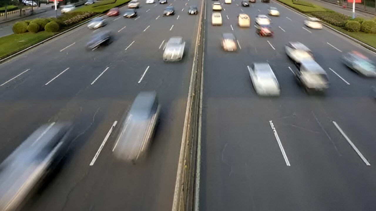 深圳通报“出租车司机称执法人员随意拦车”:相关执法人员停职检查