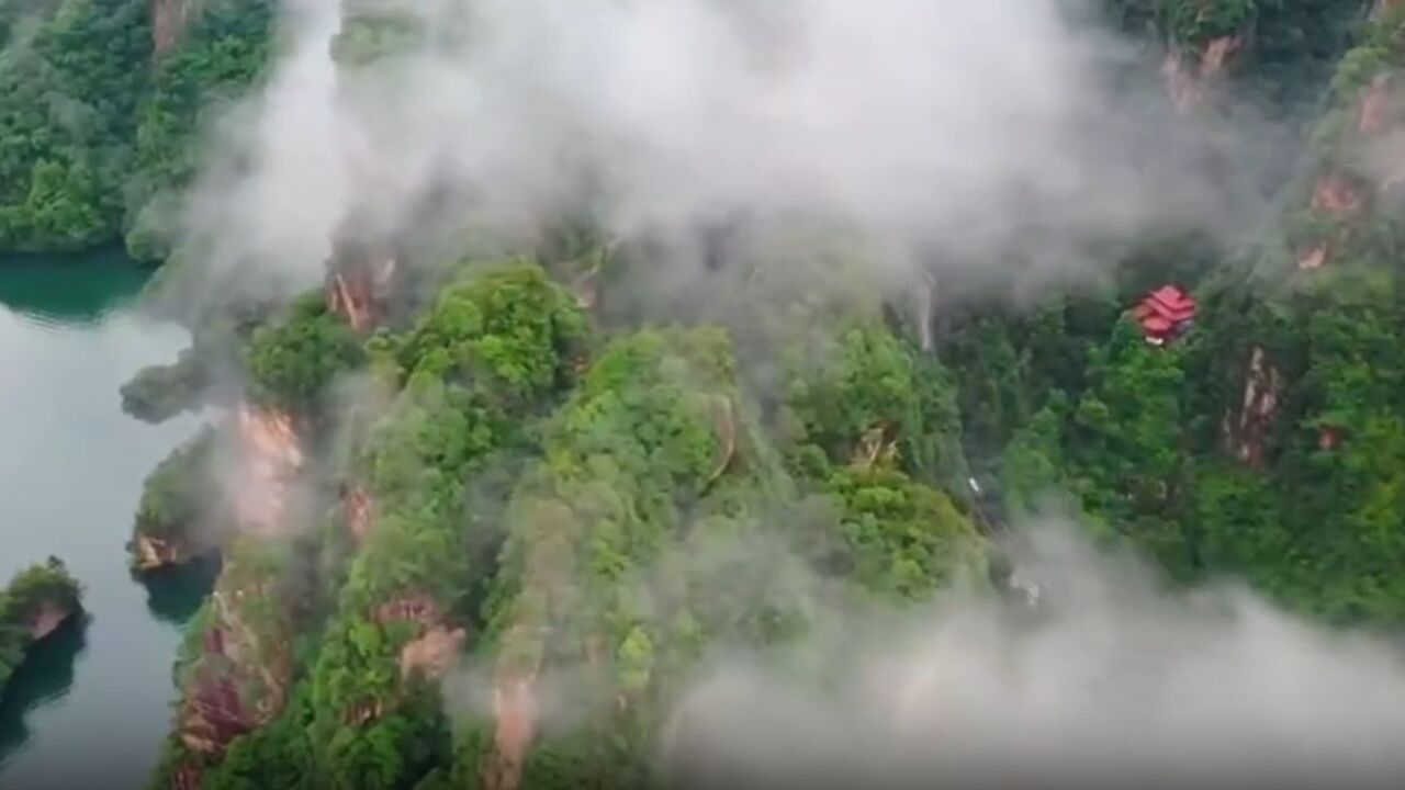 张家界宝峰湖:水光潋滟晴方好,山色空蒙雨亦奇