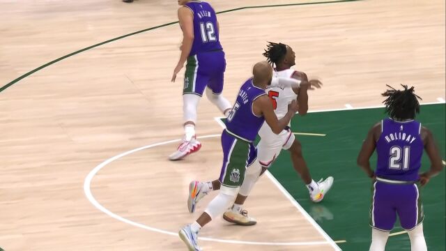NBA常规赛：尼克斯vs雄鹿第4节英文原声回放