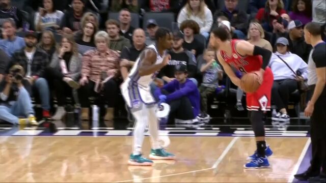 对于比赛的硬解能力到位 拉文撤步三分命中及时止血