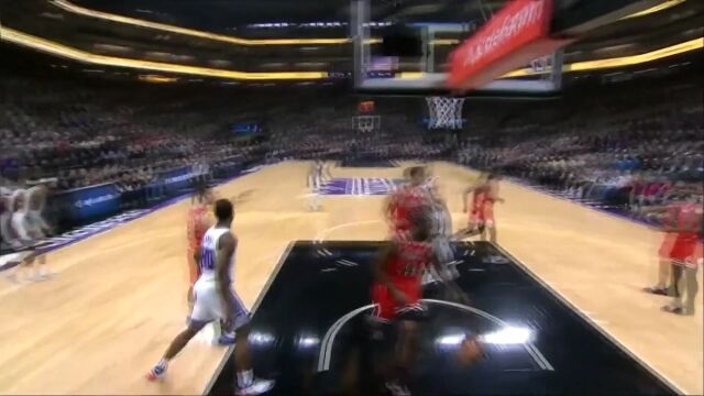 别忘了他曾是北卡黑鹰 巴恩斯突破到篮下双手折叠暴扣