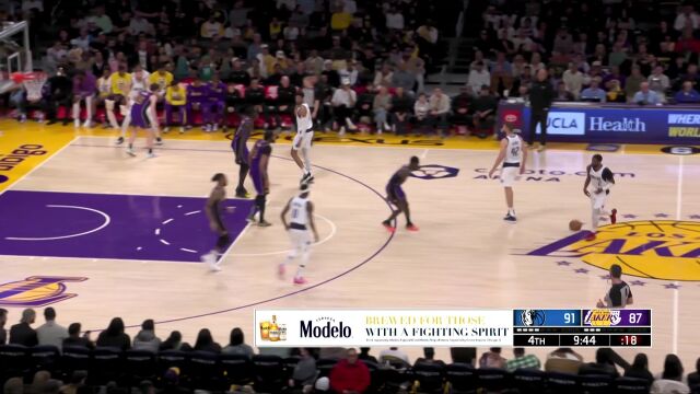 欧文遭里弗斯防成24秒违例 下回合同位置三分颜射拉塞尔