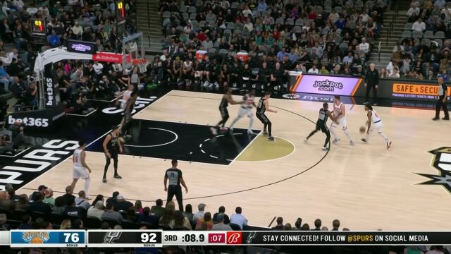 手感完全拦不住 兰德尔不慌不忙压哨三分手起刀落