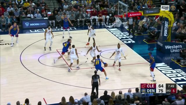 莫布里大帽穆雷 随后接加兰长传双手砸扣