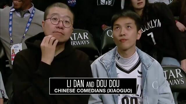 脱口秀球迷观赛天花板！李诞豆豆NBA观战篮网诞总羞涩一笑