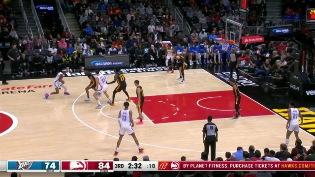 万军丛中如入无人之境 亚历山大转身暴扣一气呵成