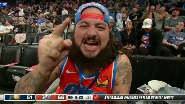 快攻反击一瞬间！亚历山大禁区干拔暴扣无解无畏