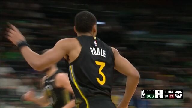 上来就对飚三分 普尔维金斯外线开炮斯马特三分回应