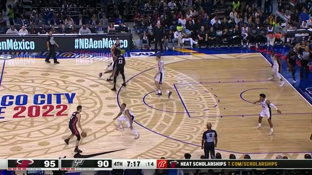 一步登天气势如虹 阿德巴约把弓拉满上演双臂暴扣