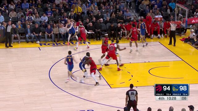 接球就投毫不犹豫 汤普森三分开炮正中靶心