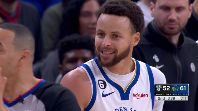 亲兄弟明算账！库里兄弟激烈对抗双双倒地