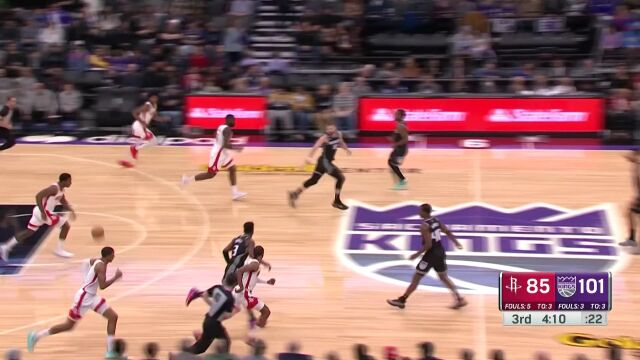 配合默契十足 泰特助飞史密斯空接暴扣