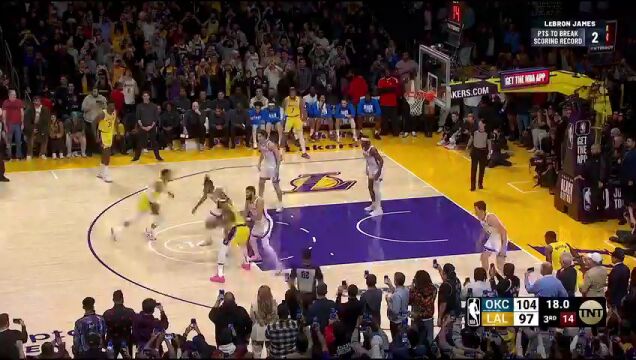 撤步中投稳稳命中 詹姆斯总得分超越贾巴尔成为得分王