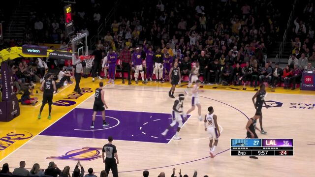 这三分得给他来一分！加布里埃尔人缝一掌助攻拉塞尔三分命中