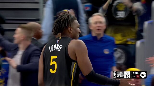 不拖泥带水！克莱火速传导助攻卢尼滑翔暴扣