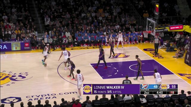 这样一来就比较安全了 亚历山大果断分球吉迪三分出手正中靶心