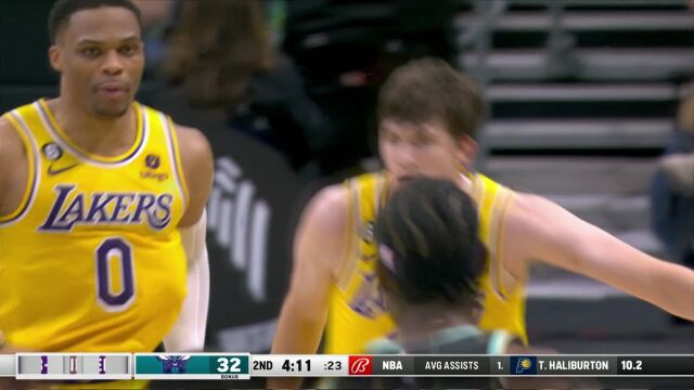 里弗斯底角三分洞穿球网 华盛顿外线一杆进洞互不相让