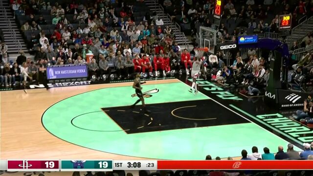 防守进攻两手抓！小凯文波特抢断反击扣篮一骑绝尘