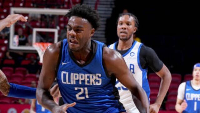 科比-布朗vs76人集锦 独揽35分8篮板致命抢断反击暴扣锁定胜局