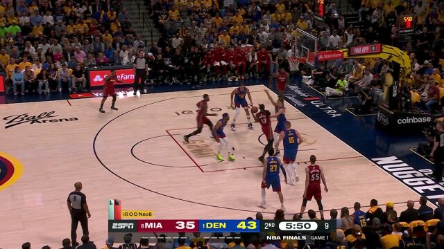 球队默契的完美配合！ 阿德巴约助攻海史密斯双手暴扣得手