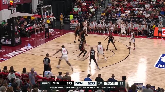 手感热得发烫 亨特-泰森三分线外弹无虚发