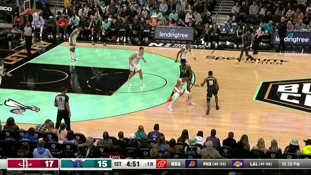 你尽管抛我来接盘 马勒东空接威廉姆斯后者轻松将球放进篮筐