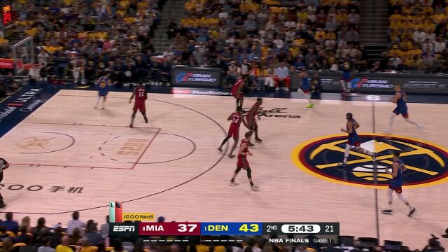 主打一个不费力！约老师写意妙传布朗三分射箭