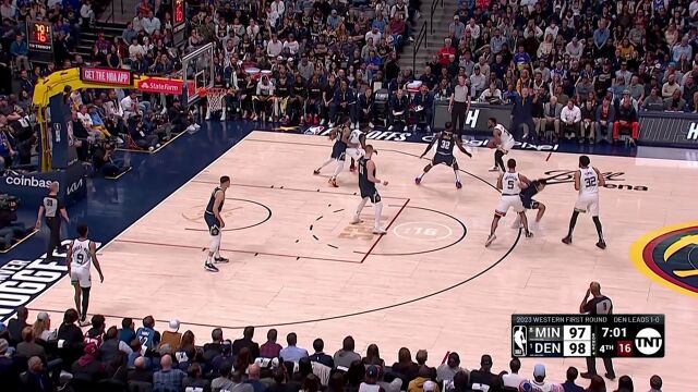 明知山有虎偏向虎山行！爱德华兹顶着防守强势投进