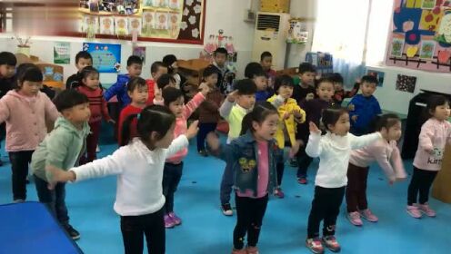 小六班:螃蟹体操