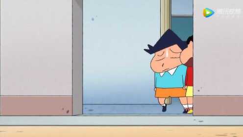 《蜡笔小新》小新居然和小呆一起上厕所!