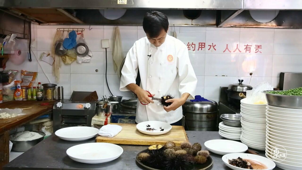 中国烹饪大师绝活做海胆饺子,现点现包一份饺子五个海胆,太鲜了