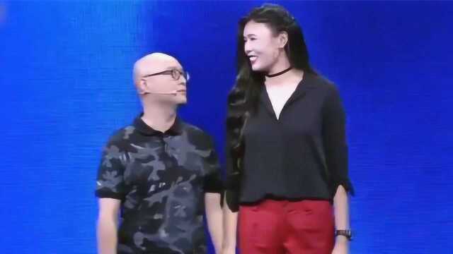 1米88黑人小伙子问女嘉宾:你介意我矮吗?女嘉宾害羞摇摇头:不介意