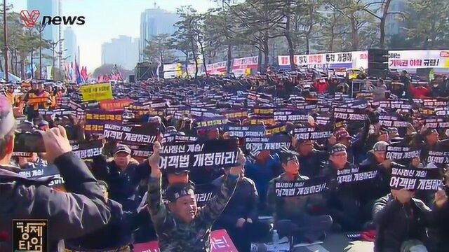 韩国出租车司机举行10万人集会,抗议发展拼车业务