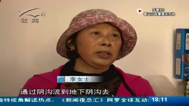 王大桥农贸市场 市场门口污水横流 路人频频中招