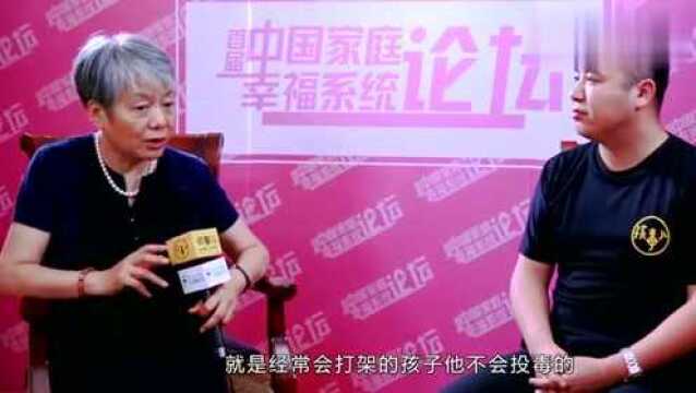 李玫瑾教授:如果父母经常打架或打孩子会给他造成什么重要的影响