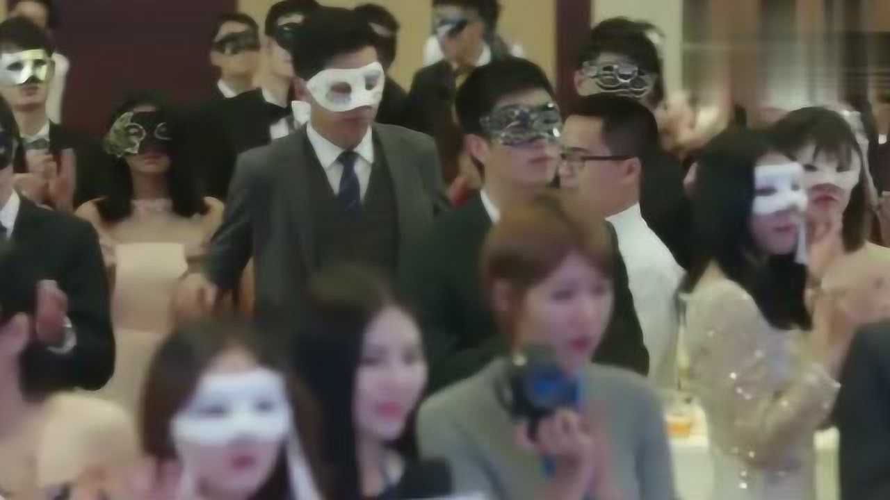 傅小司蒙住眼睛六位女生伸出右手傅小司却能准确认出立夏的手
