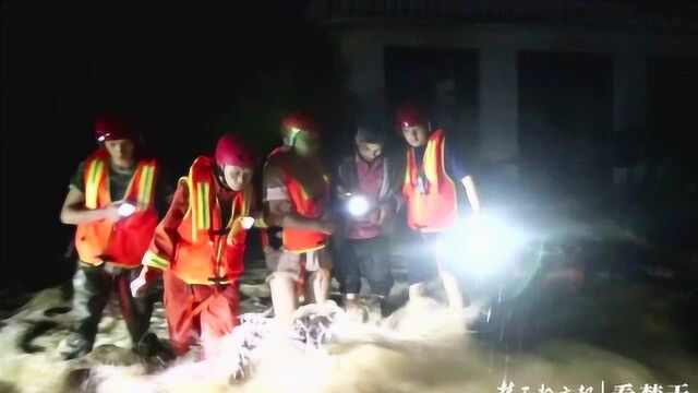 暴雨深夜来袭 ,湖北恩施利川多处道路受阻民房被淹