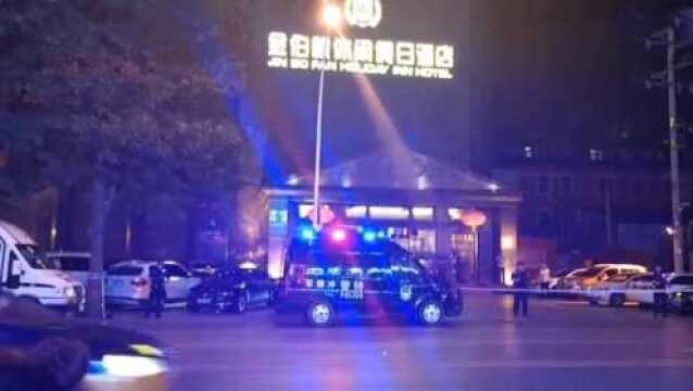 石家庄一酒店深夜被大量警察包围 抓获部分涉嫌卖淫嫌疑人